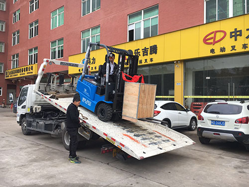 廈門電動(dòng)叉車公司，銷售比亞迪電動(dòng)叉車2.5噸一臺(tái)