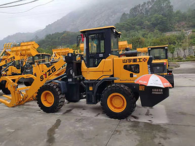 恭喜羅總喜提新車，山宇裝載機940走起，山宇重工，助您成功！